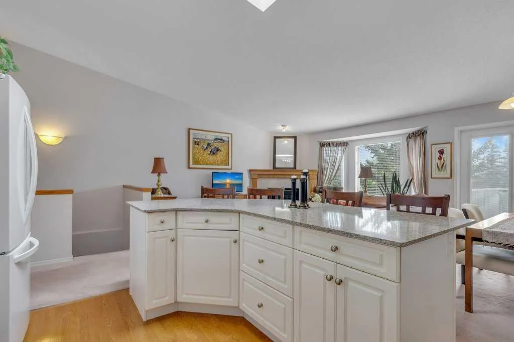 180 Valley Ridge Heights NW