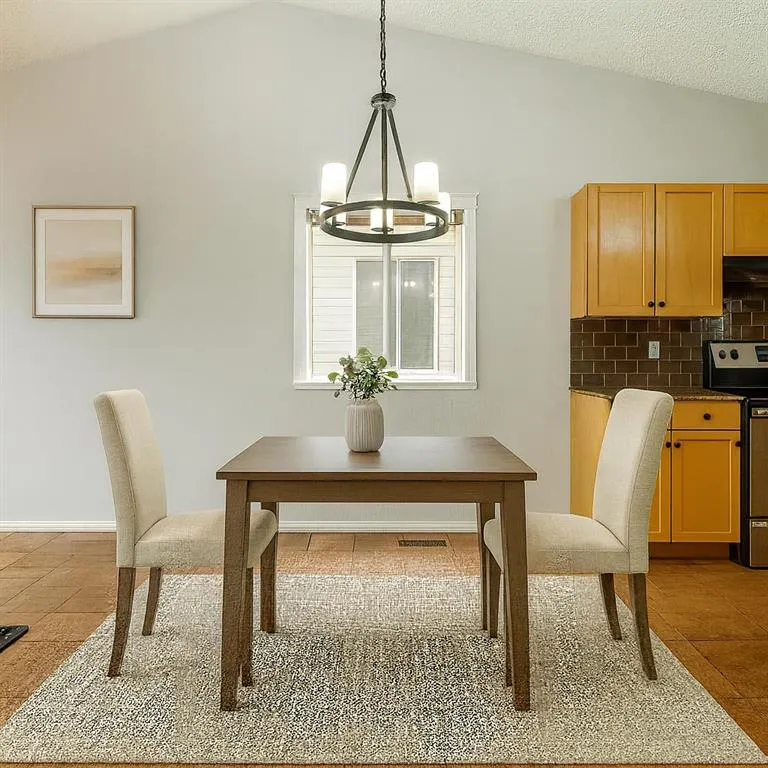 11 Rivercrest Court W