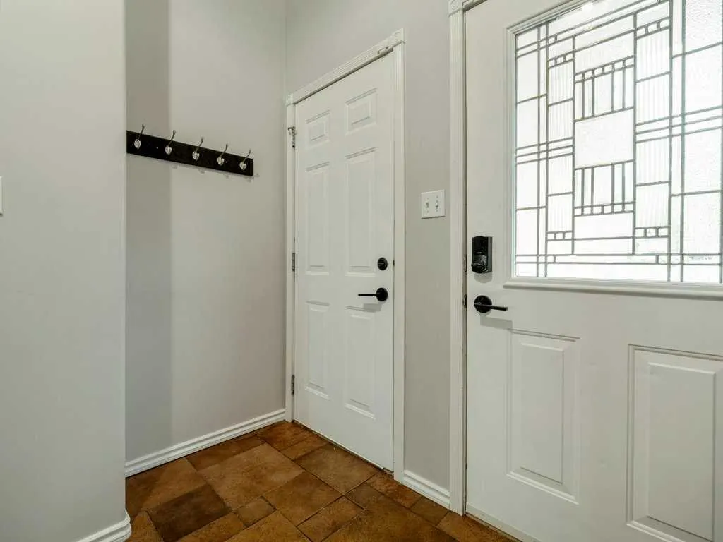11 Rivercrest Court W
