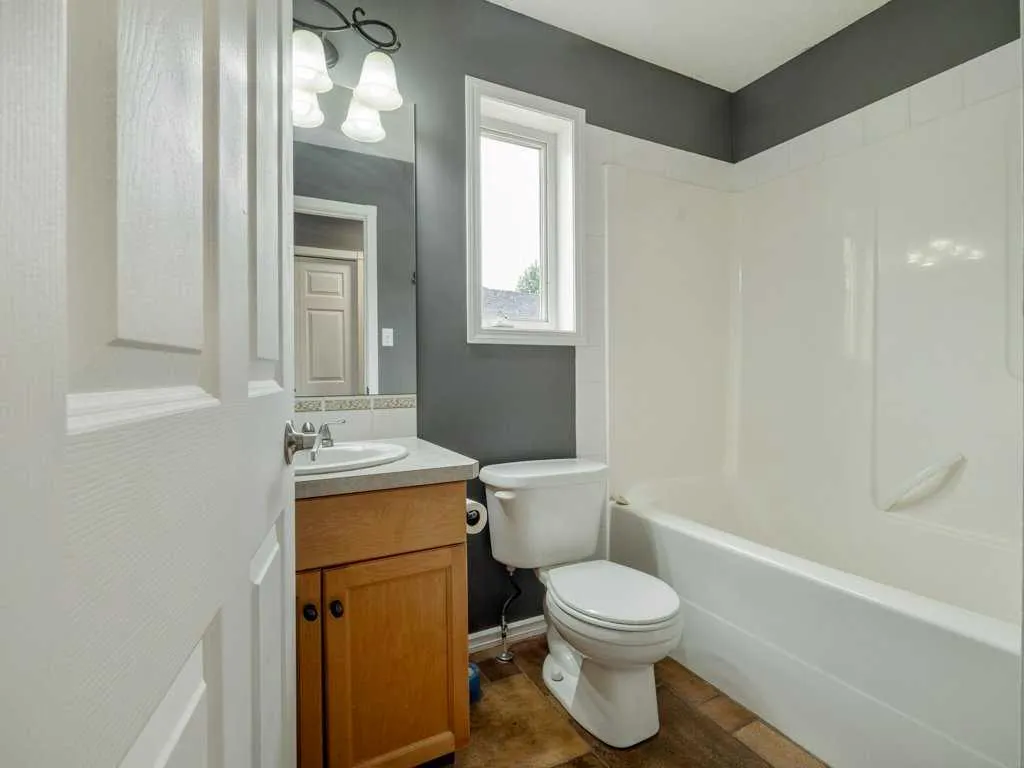 11 Rivercrest Court W