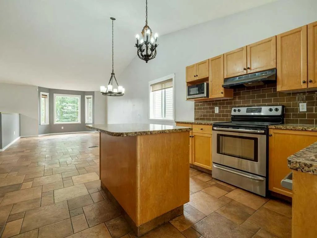 11 Rivercrest Court W