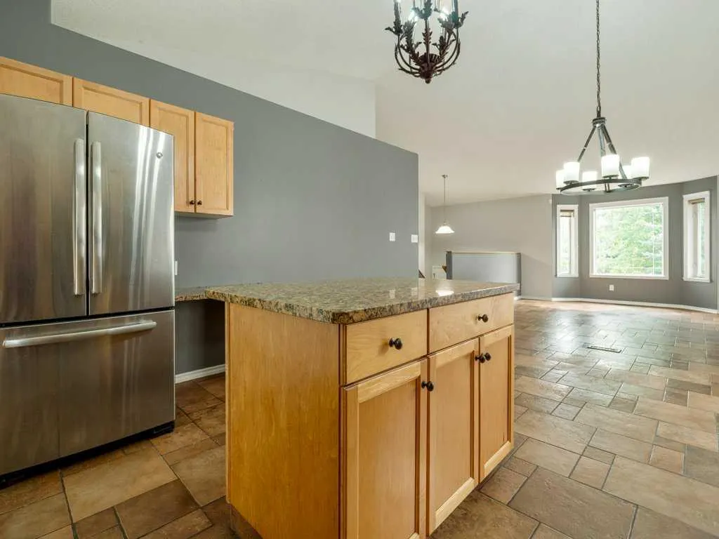 11 Rivercrest Court W