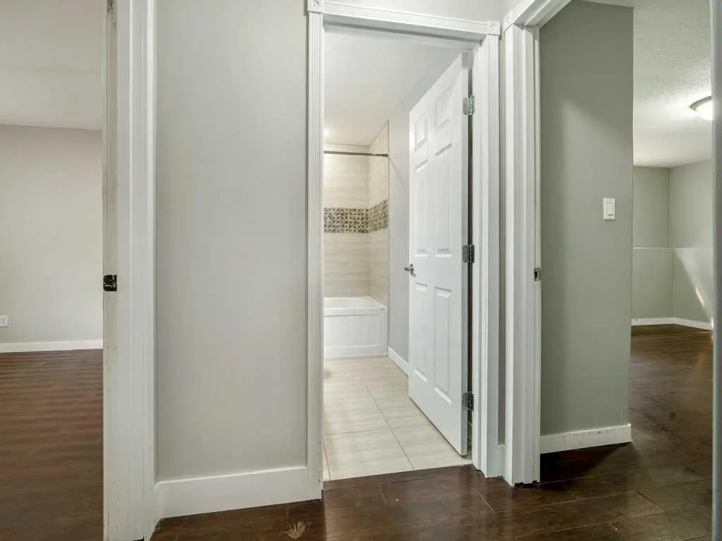 11 Rivercrest Court W