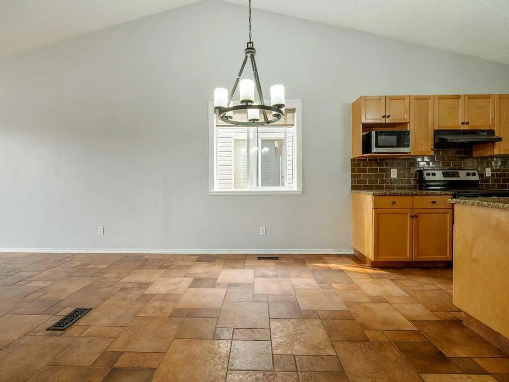 11 Rivercrest Court W