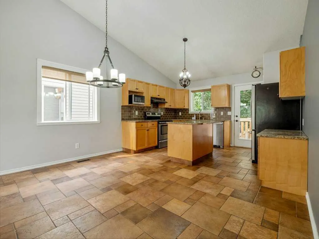 11 Rivercrest Court W