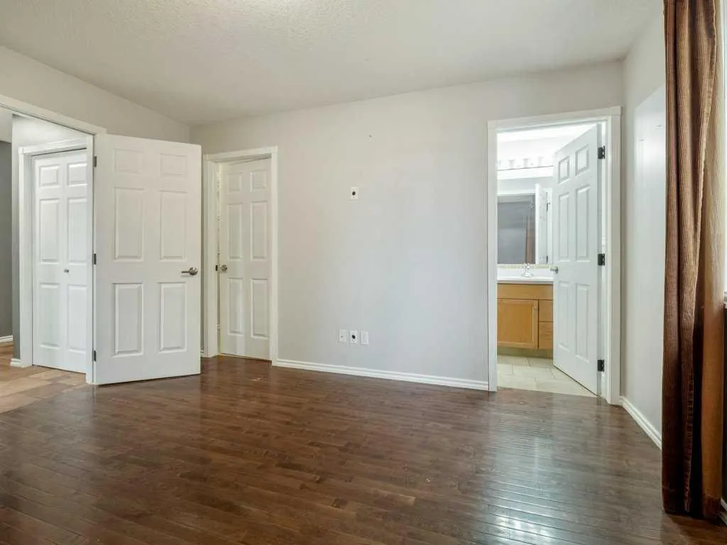 11 Rivercrest Court W