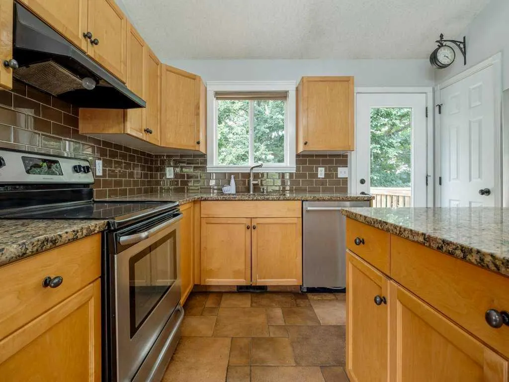 11 Rivercrest Court W