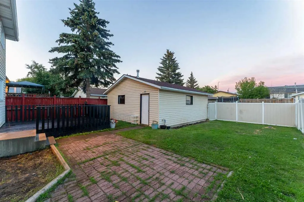 251 Rundlecairn Road NE