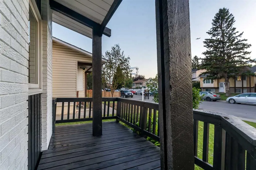 251 Rundlecairn Road NE
