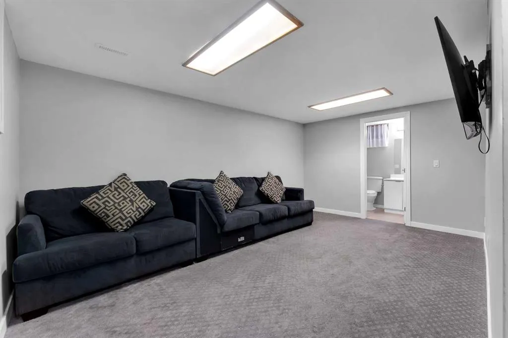 251 Rundlecairn Road NE