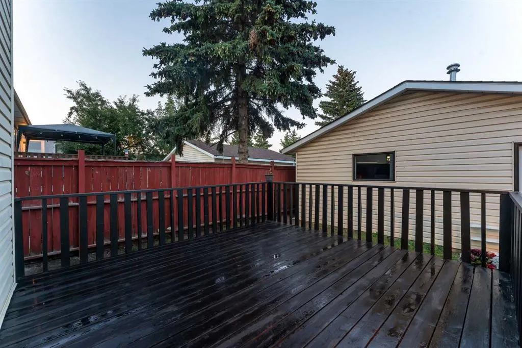 251 Rundlecairn Road NE
