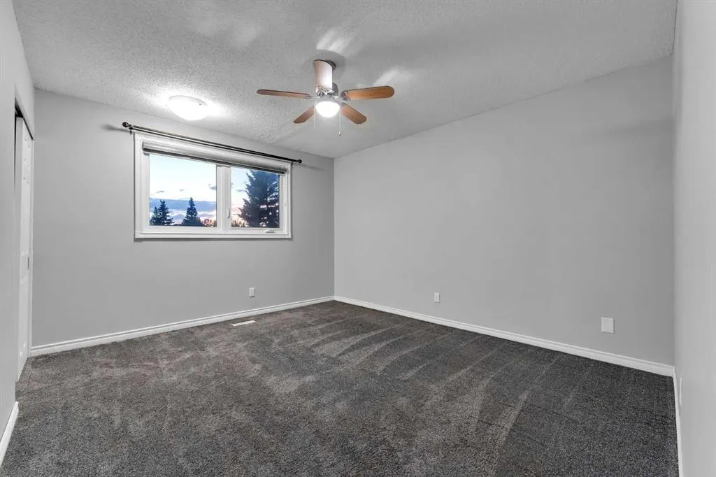 251 Rundlecairn Road NE