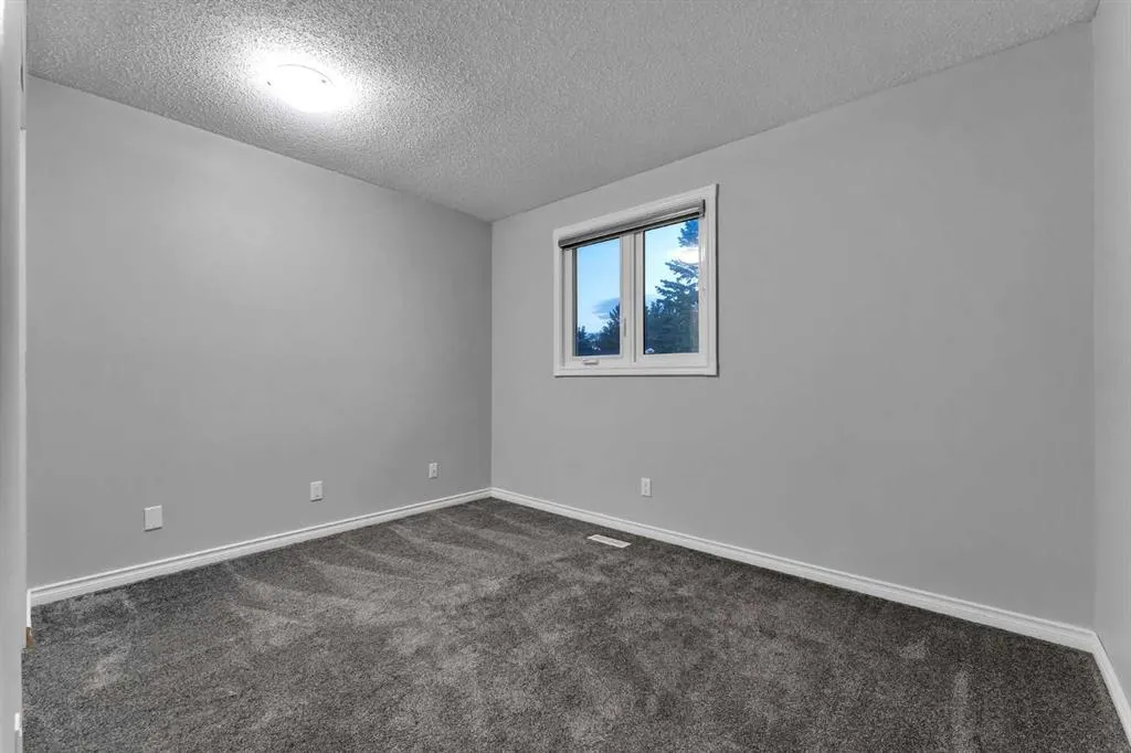 251 Rundlecairn Road NE