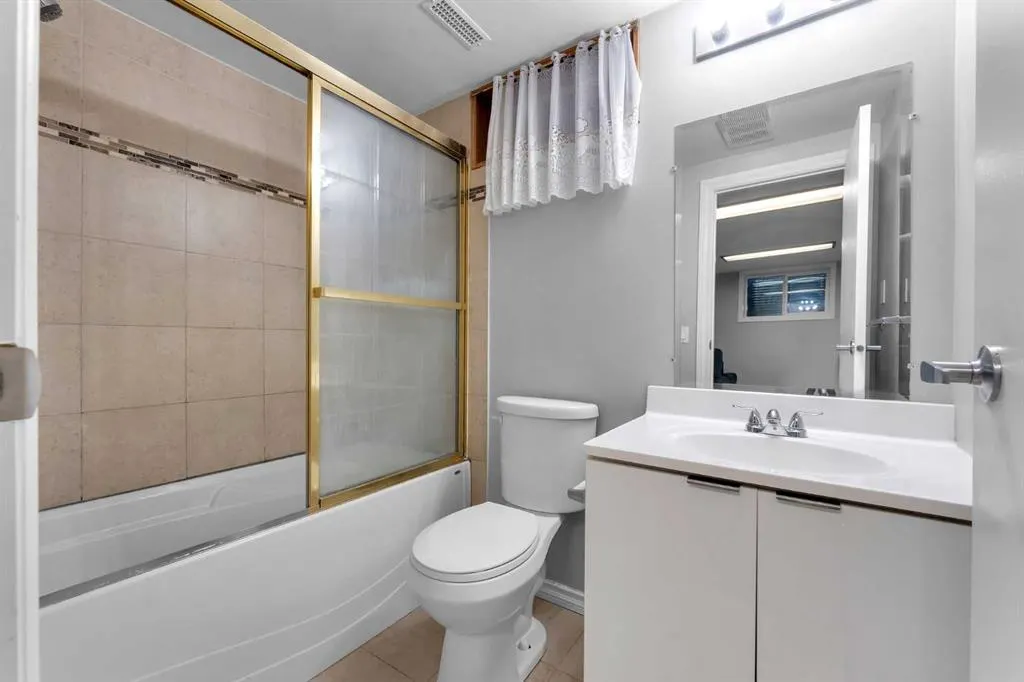 251 Rundlecairn Road NE