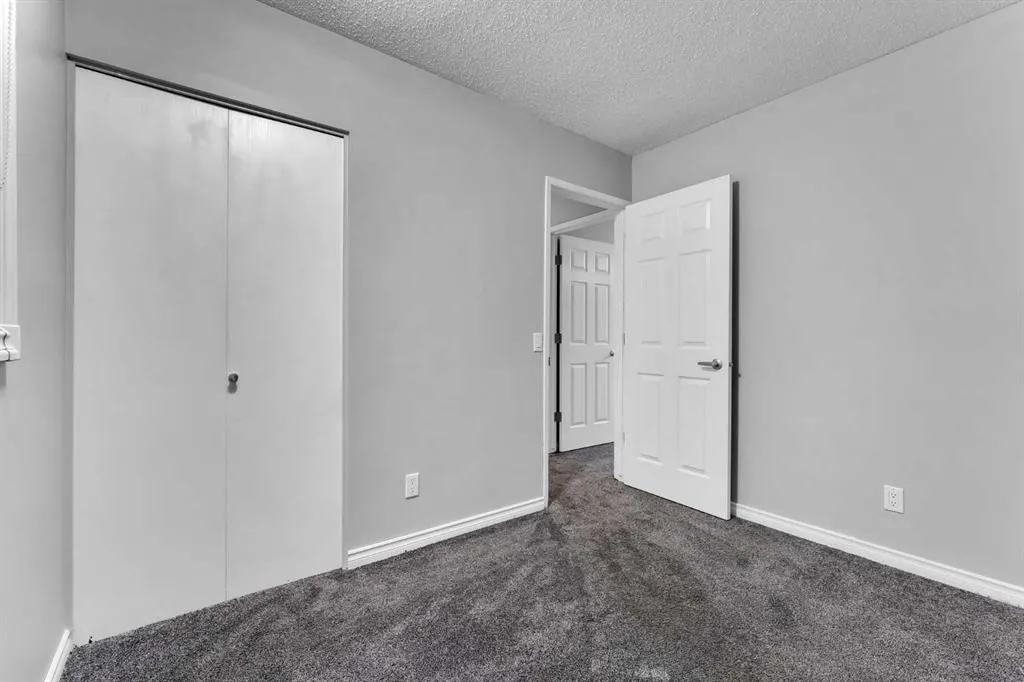 251 Rundlecairn Road NE