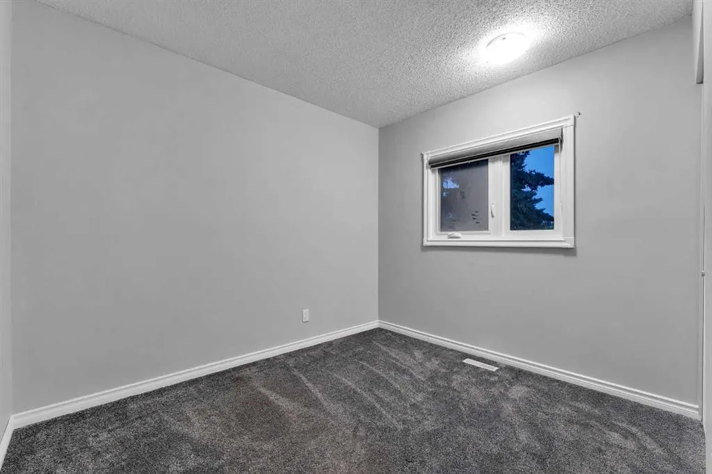 251 Rundlecairn Road NE