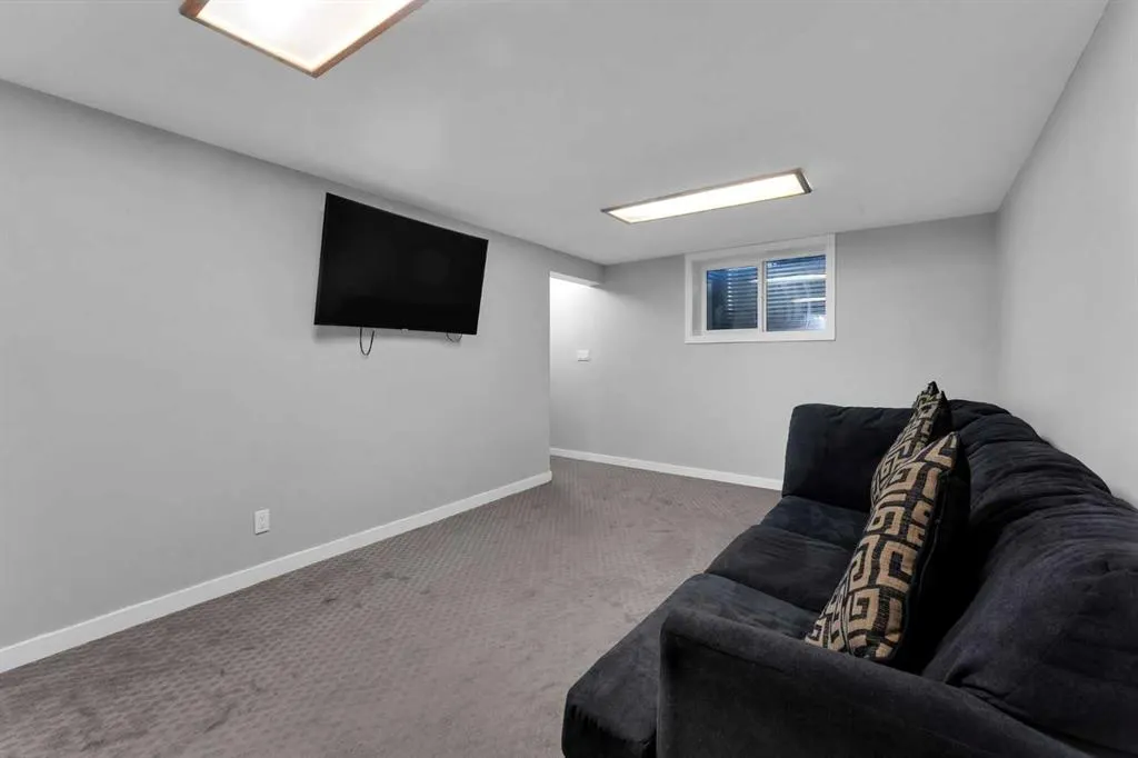 251 Rundlecairn Road NE