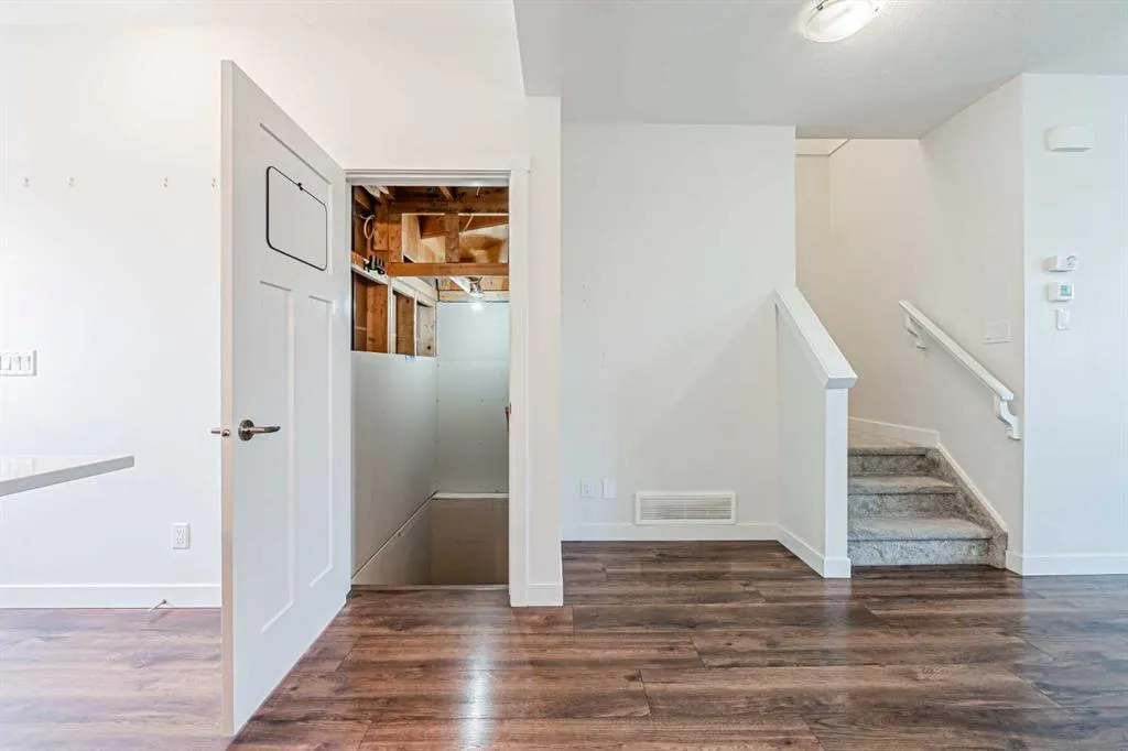 329 south point Green SW