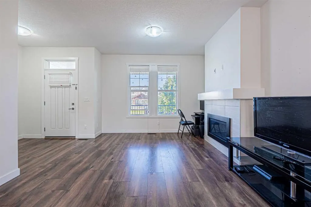 329 south point Green SW