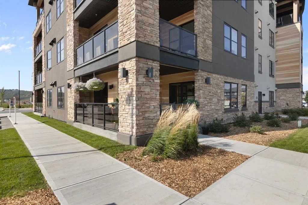 55 Wolf Hollow Crescent SE, #104