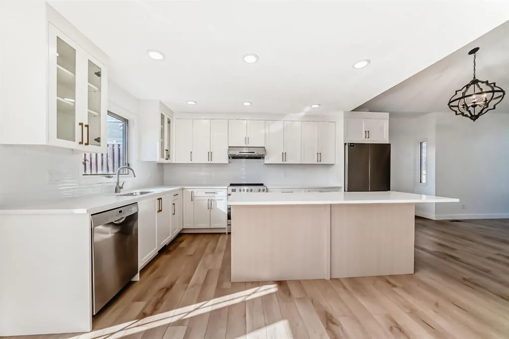 118 Signature Close SW