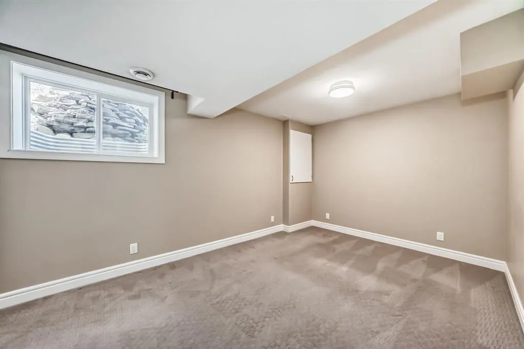 118 Signature Close SW