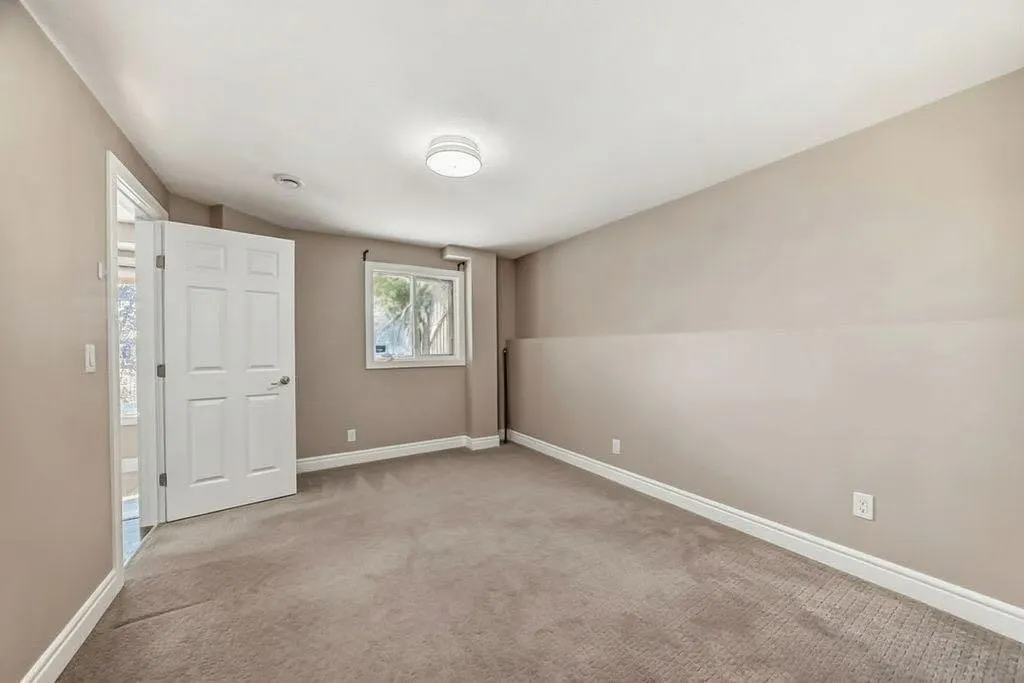 118 Signature Close SW