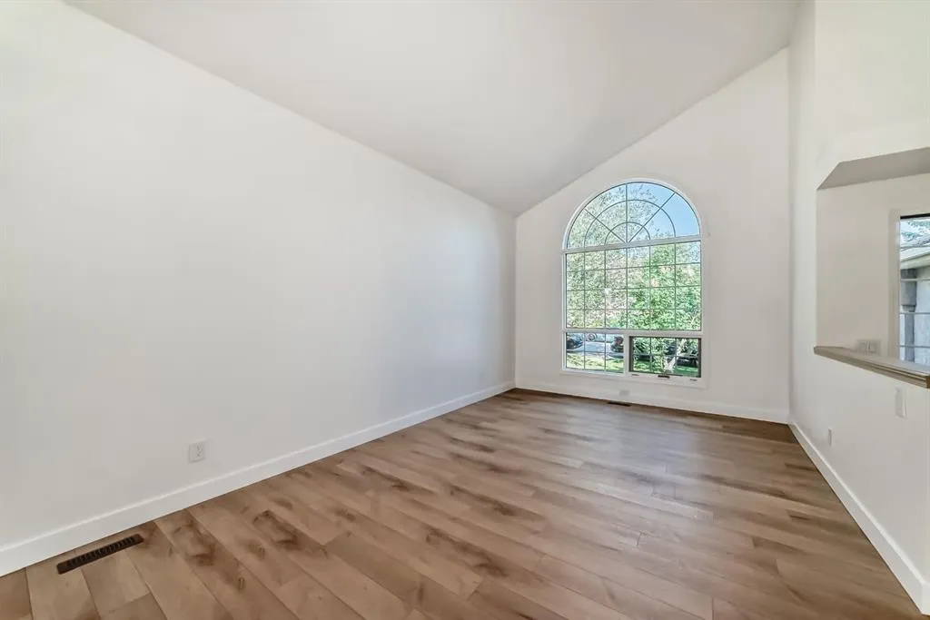 118 Signature Close SW