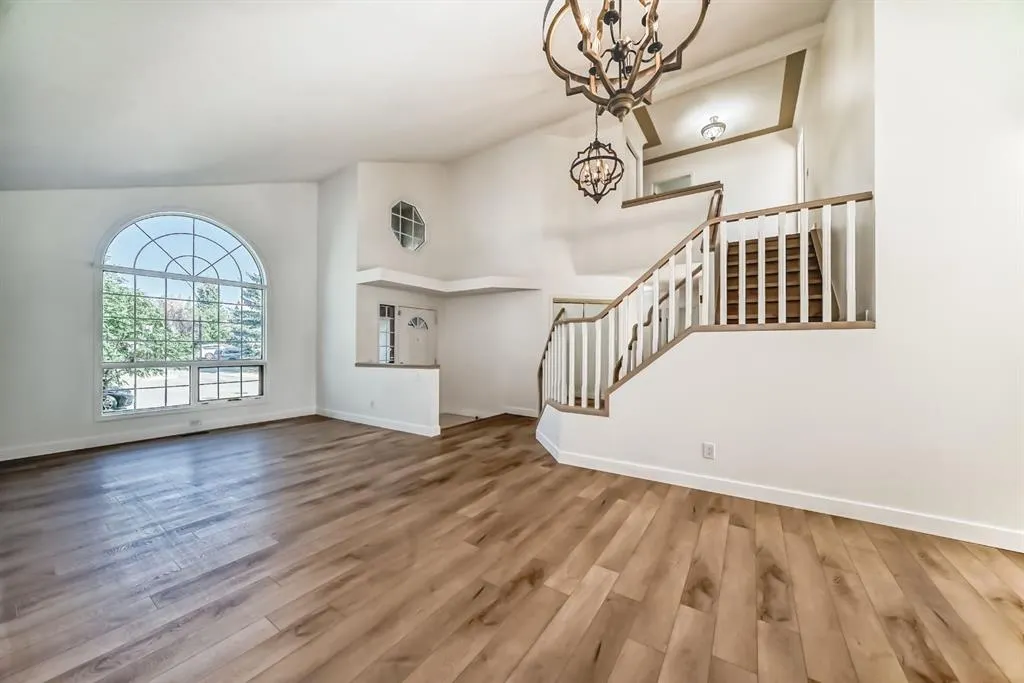 118 Signature Close SW