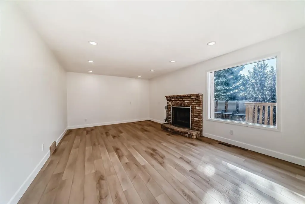 118 Signature Close SW