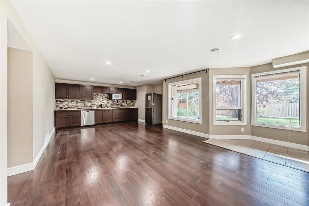 118 Signature Close SW