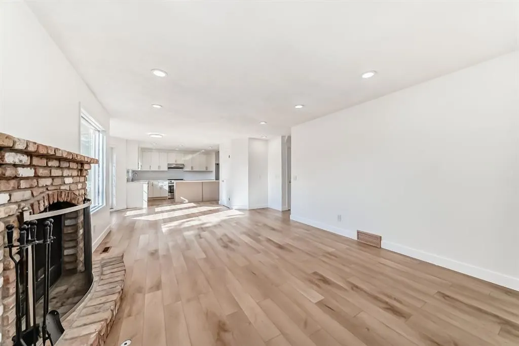 118 Signature Close SW