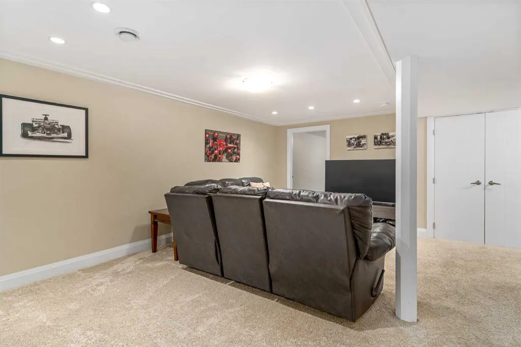 92 Baker Crescent NW