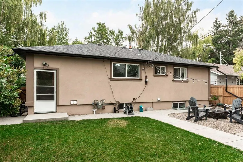 92 Baker Crescent NW