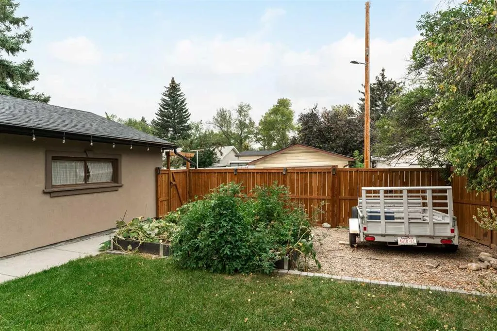 92 Baker Crescent NW