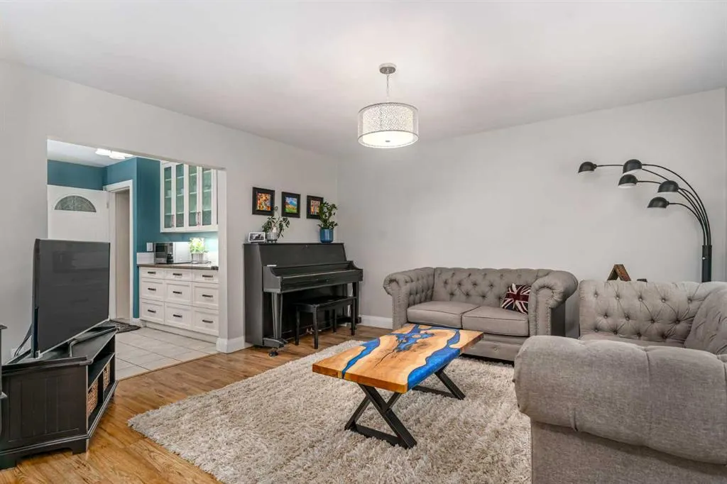 92 Baker Crescent NW