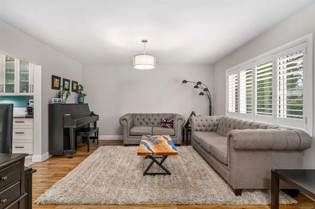 92 Baker Crescent NW