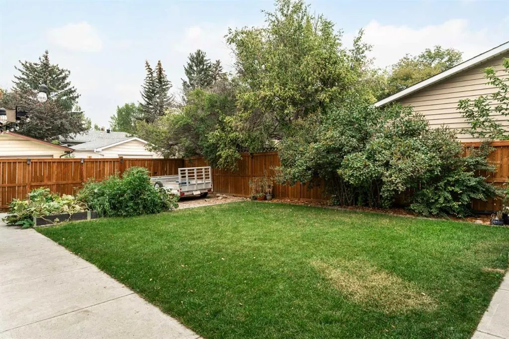 92 Baker Crescent NW