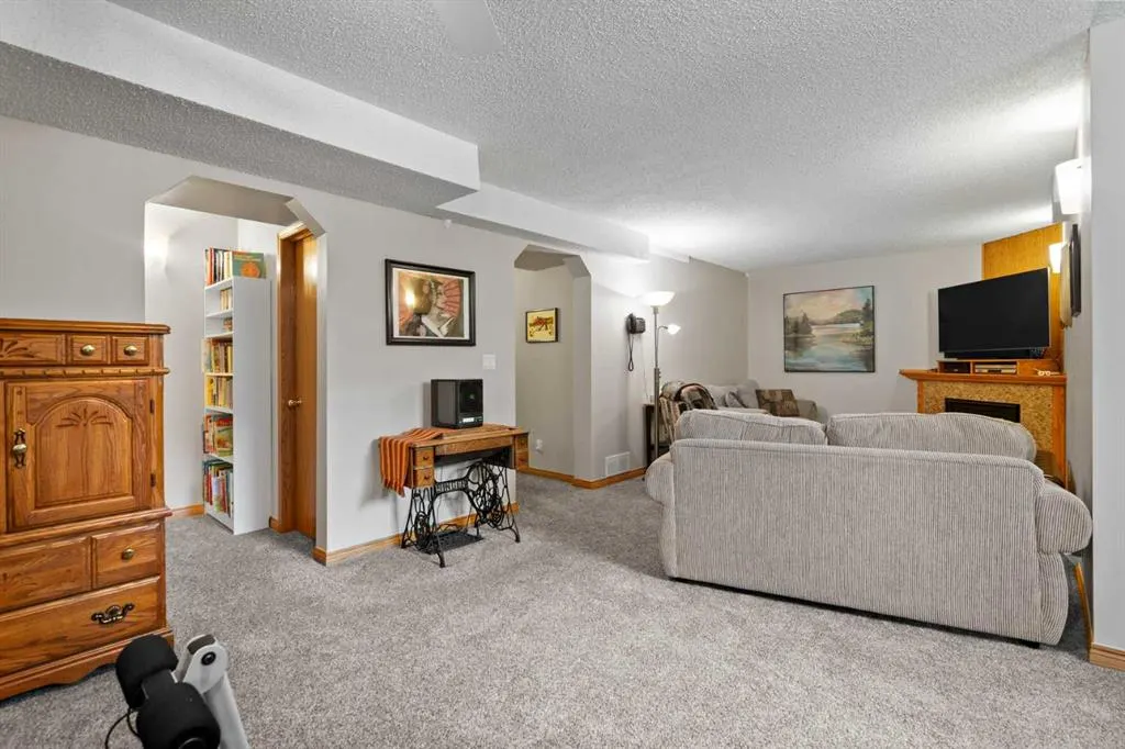 103 Diamond Court SE