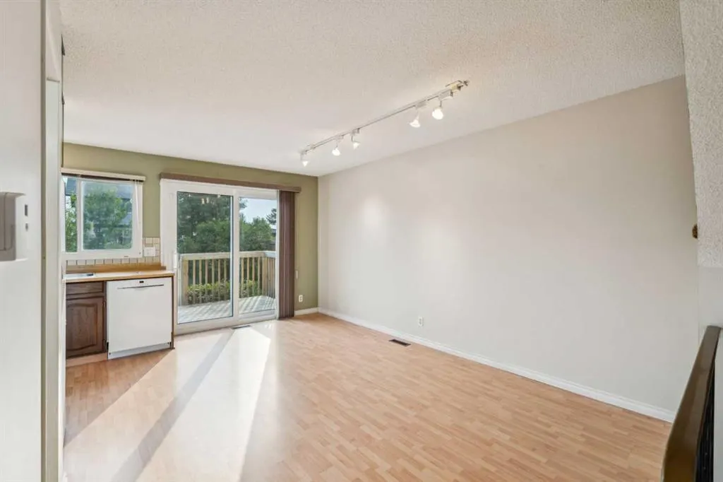 25 Macewan Glen Close NW