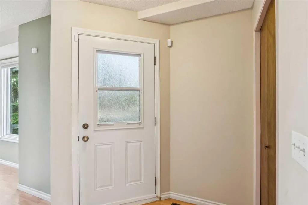 25 Macewan Glen Close NW