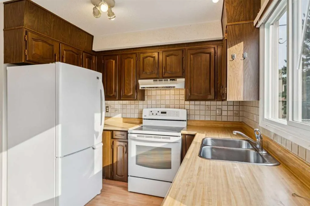 25 Macewan Glen Close NW
