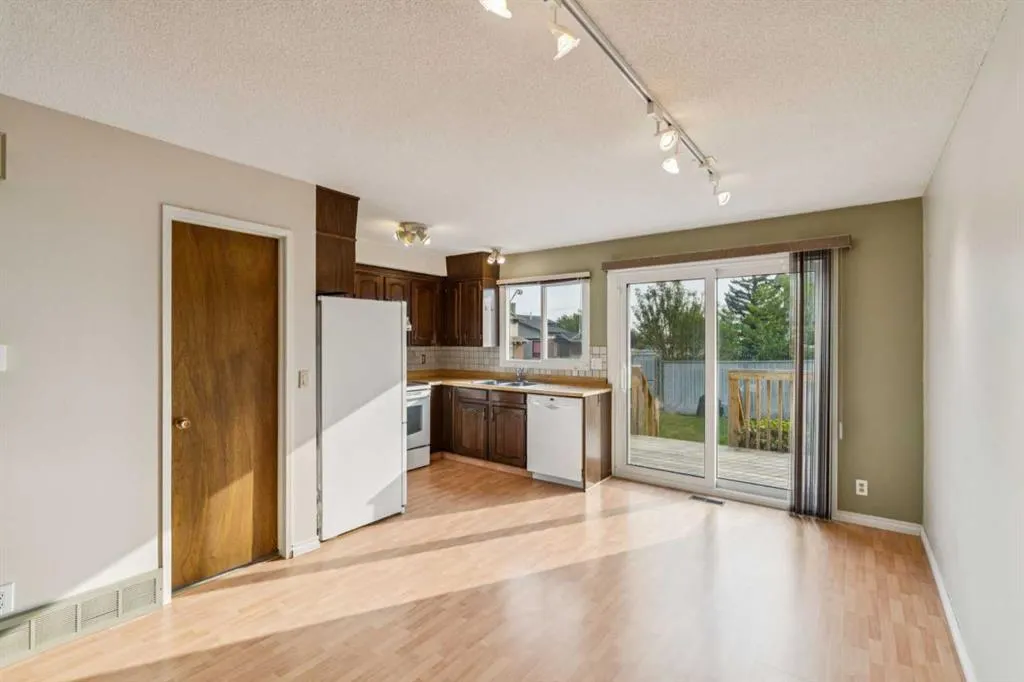 25 Macewan Glen Close NW
