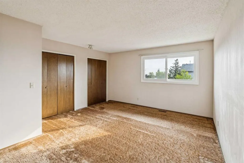 25 Macewan Glen Close NW