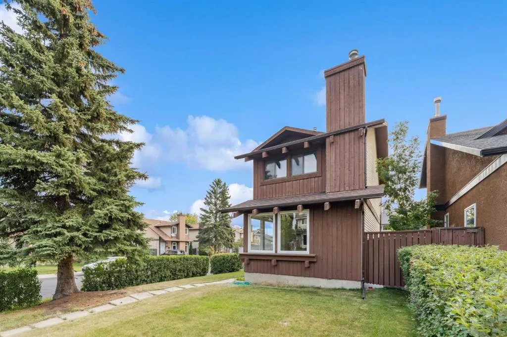 25 Macewan Glen Close NW
