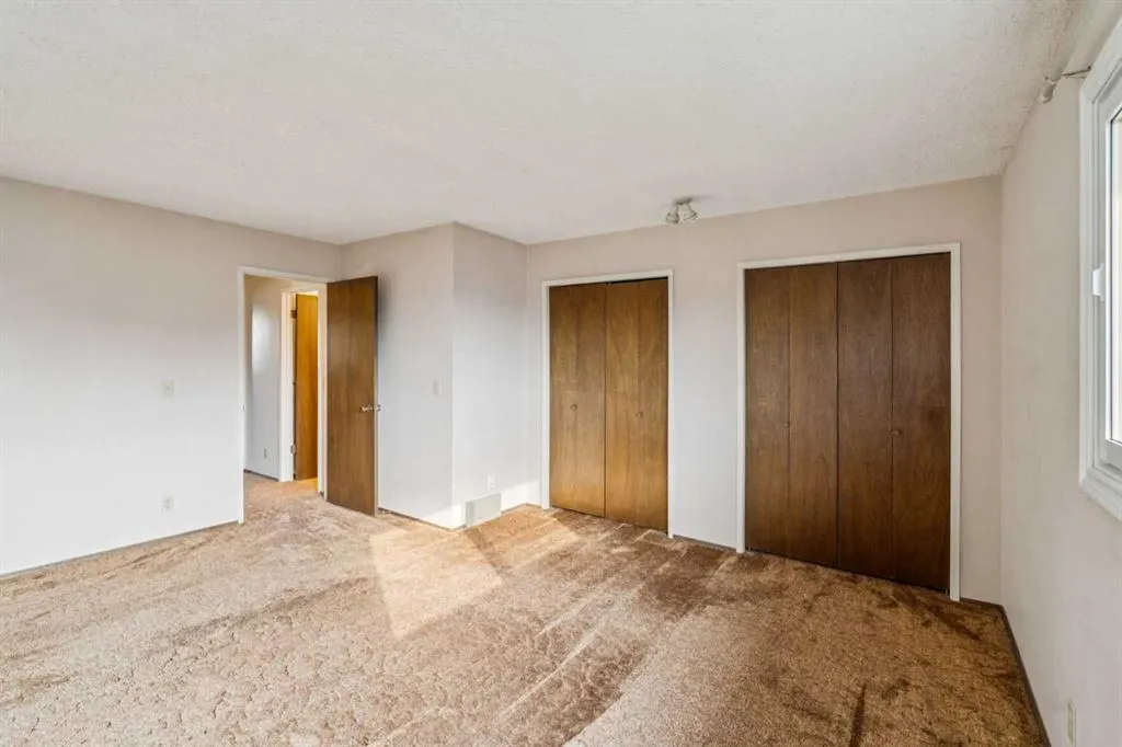 25 Macewan Glen Close NW