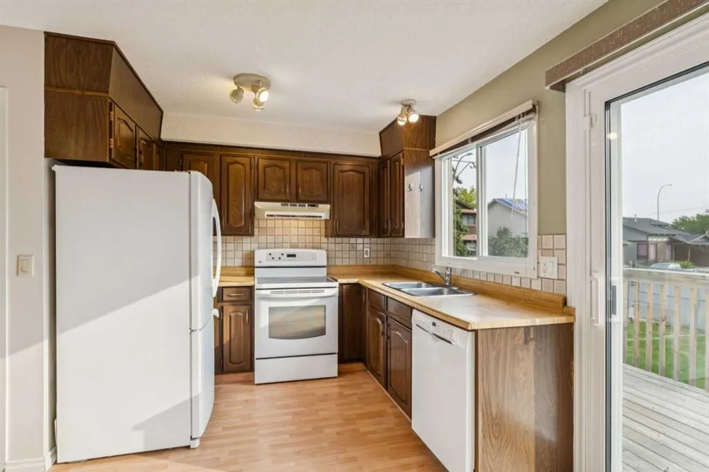 25 Macewan Glen Close NW