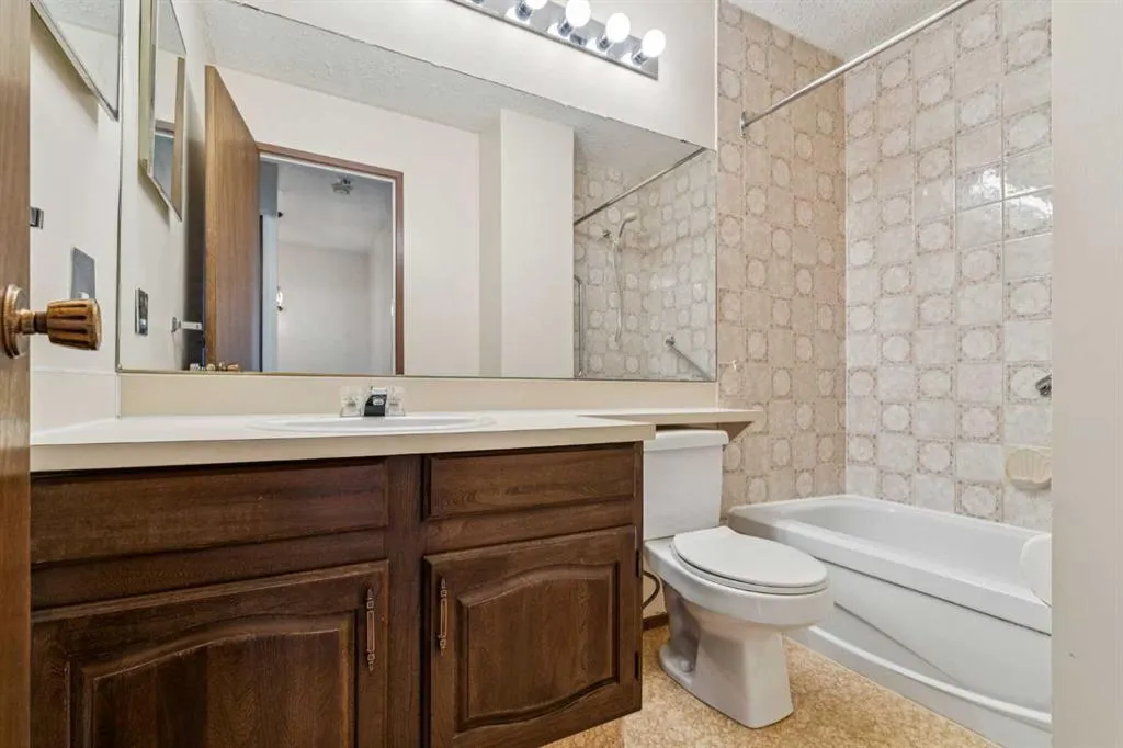 25 Macewan Glen Close NW
