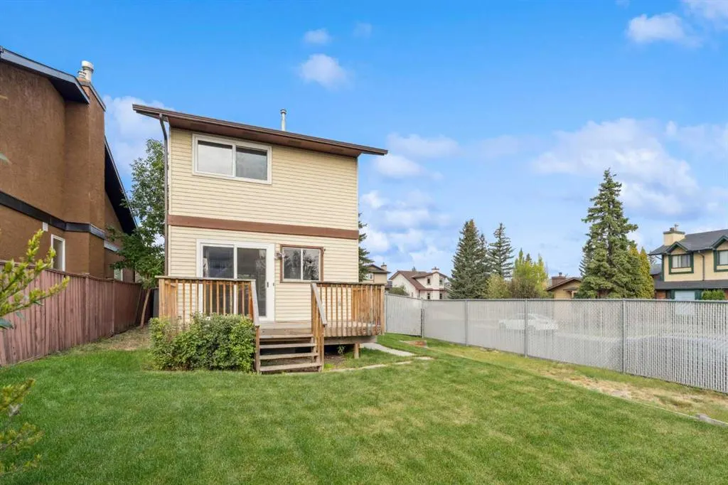 25 Macewan Glen Close NW