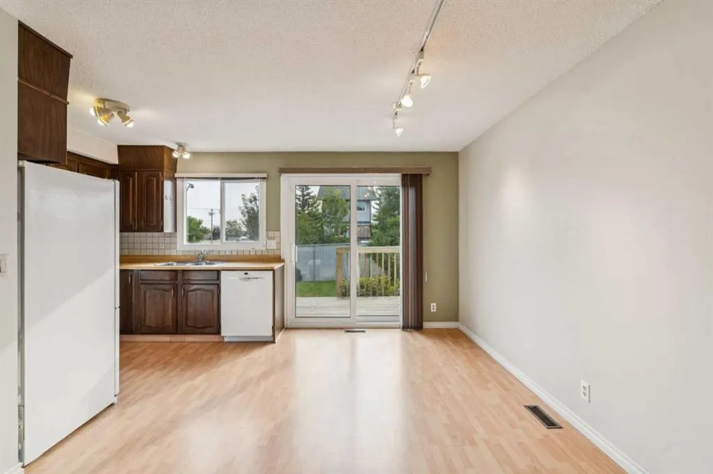 25 Macewan Glen Close NW